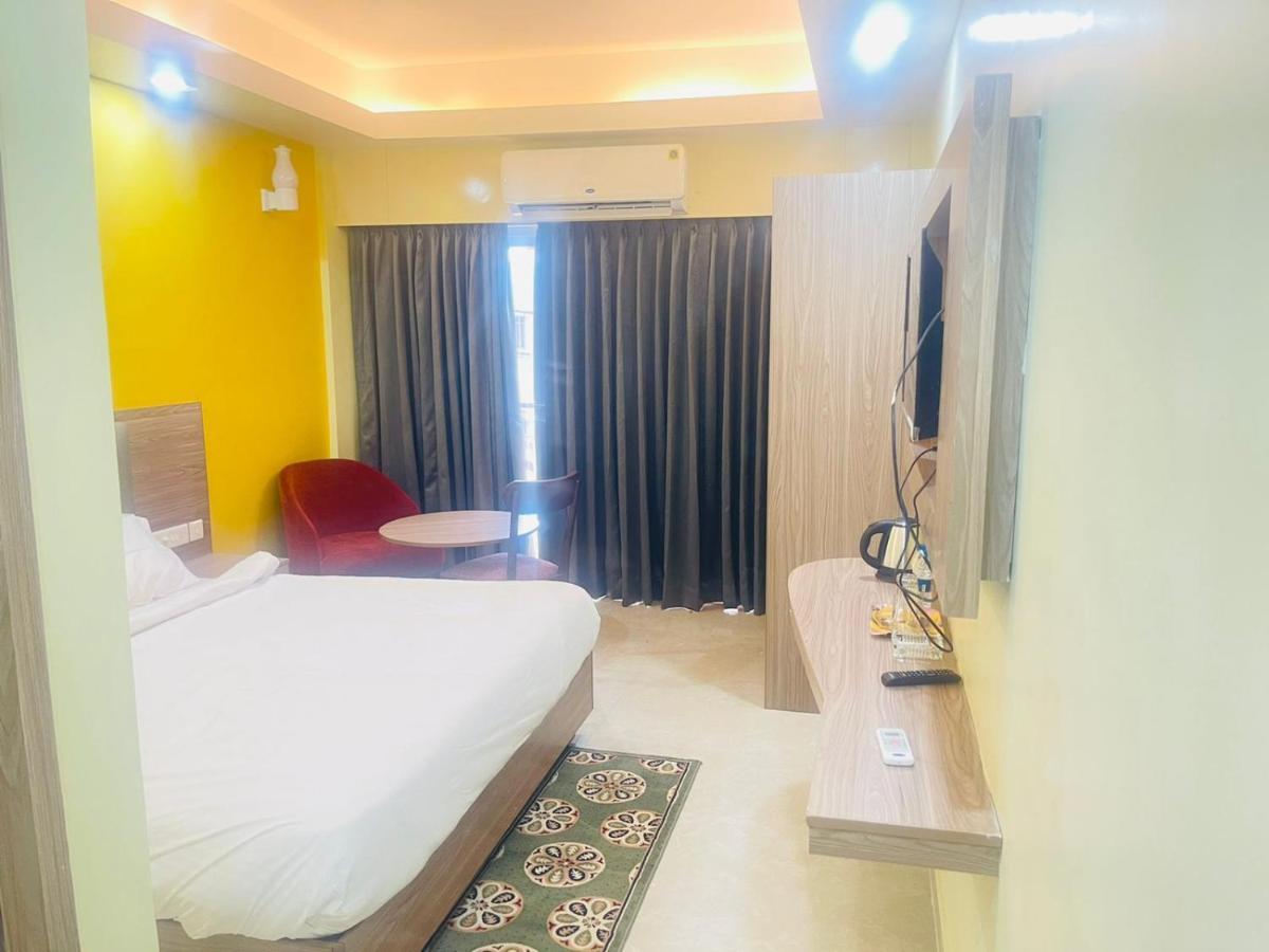 Royal Beach International Puri Exteriör bild